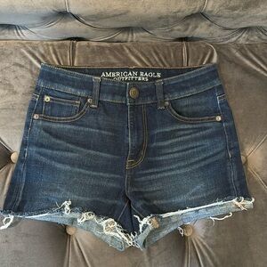 dark wash American eagle jean shorts! Size: woman’s 2